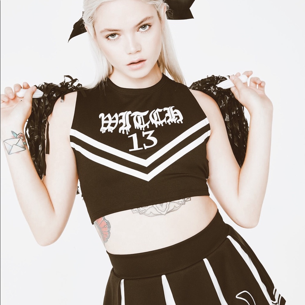 𝚆𝚒𝚝𝚌𝚑 𝙲𝚑𝚎𝚎𝚛𝚕𝚎𝚊𝚍𝚎𝚛 𝙾𝚞𝚝𝚏𝚒𝚝